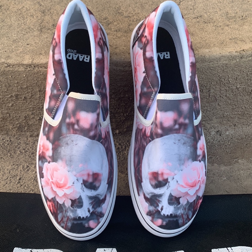 NWT RAAD Brand Super Awesome Women’s Slip On Skull/Roses Shoes, Size 10.5